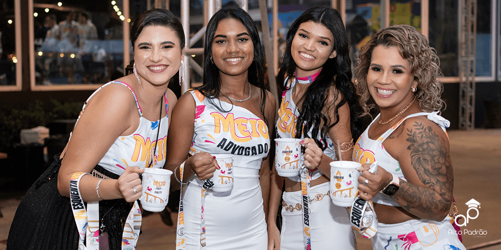 Festa de Meio Advogado: Celebre a Metade do seu Curso de Direito!
